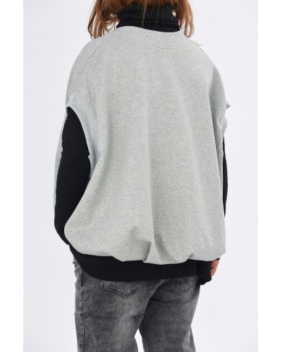 Maglioncino negru este cu titlu de prezentare