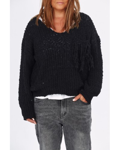 T-shirt ul alb este prezentat ca idee de asortat puloverul