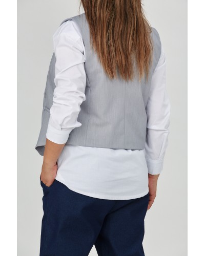 Camasa alba este cu titlu de prezentare