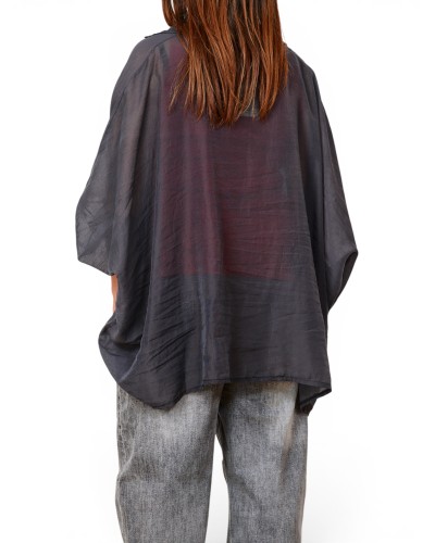 Top-ul rosu este cu titlu de prezentare